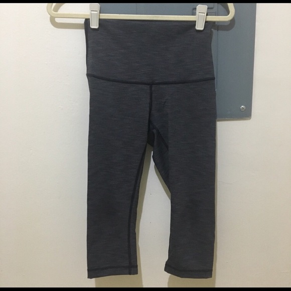 lululemon athletica Pants - Lululemon crops excellent condition